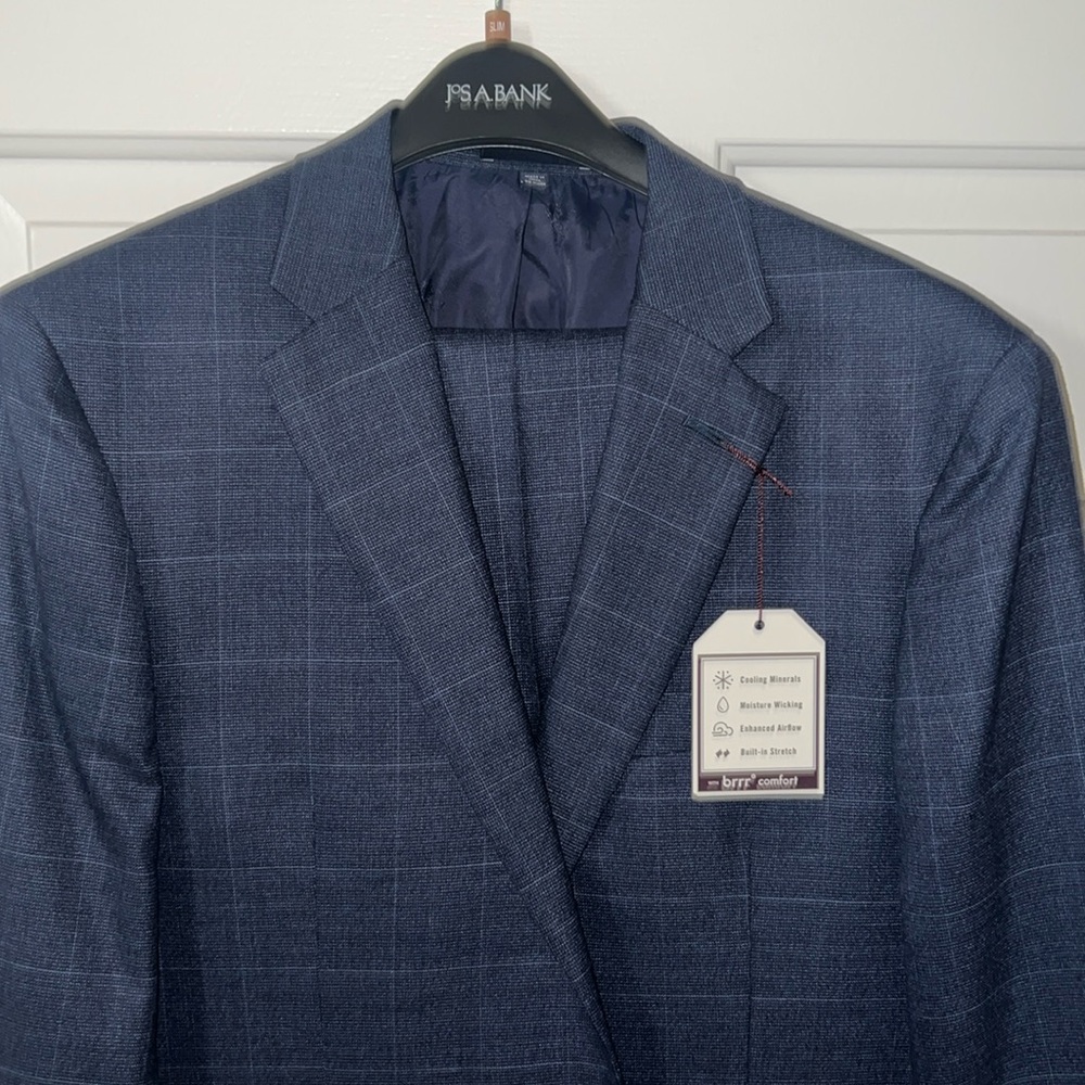 41R beautiful navy plaid suit new w tags